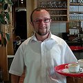 016 Philipp serviert mal einen Cafe zwischendurch